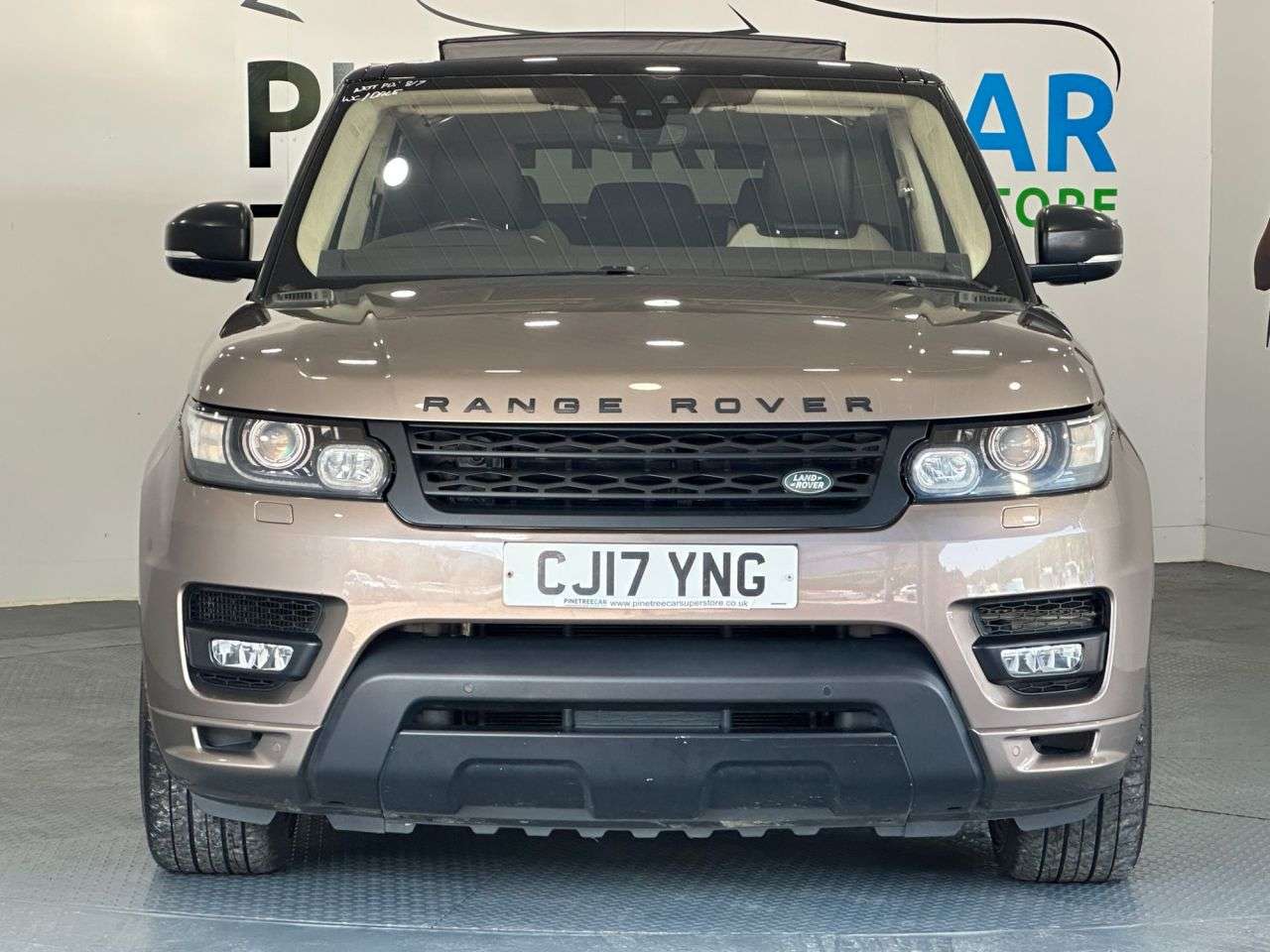 A 2017 LAND ROVER RANGE ROVER SPORT 3.0 SD V6 Autobiography Dynamic SUV 5dr Diesel Auto 4WD Euro 6 (s/s) (306 p A 2017 LAND ROVER RANGE ROVER SPORT 3.0 SD V6 Autobiography Dynamic SUV 5dr Diesel Auto 4WD Euro 6 (s/s) (306 p