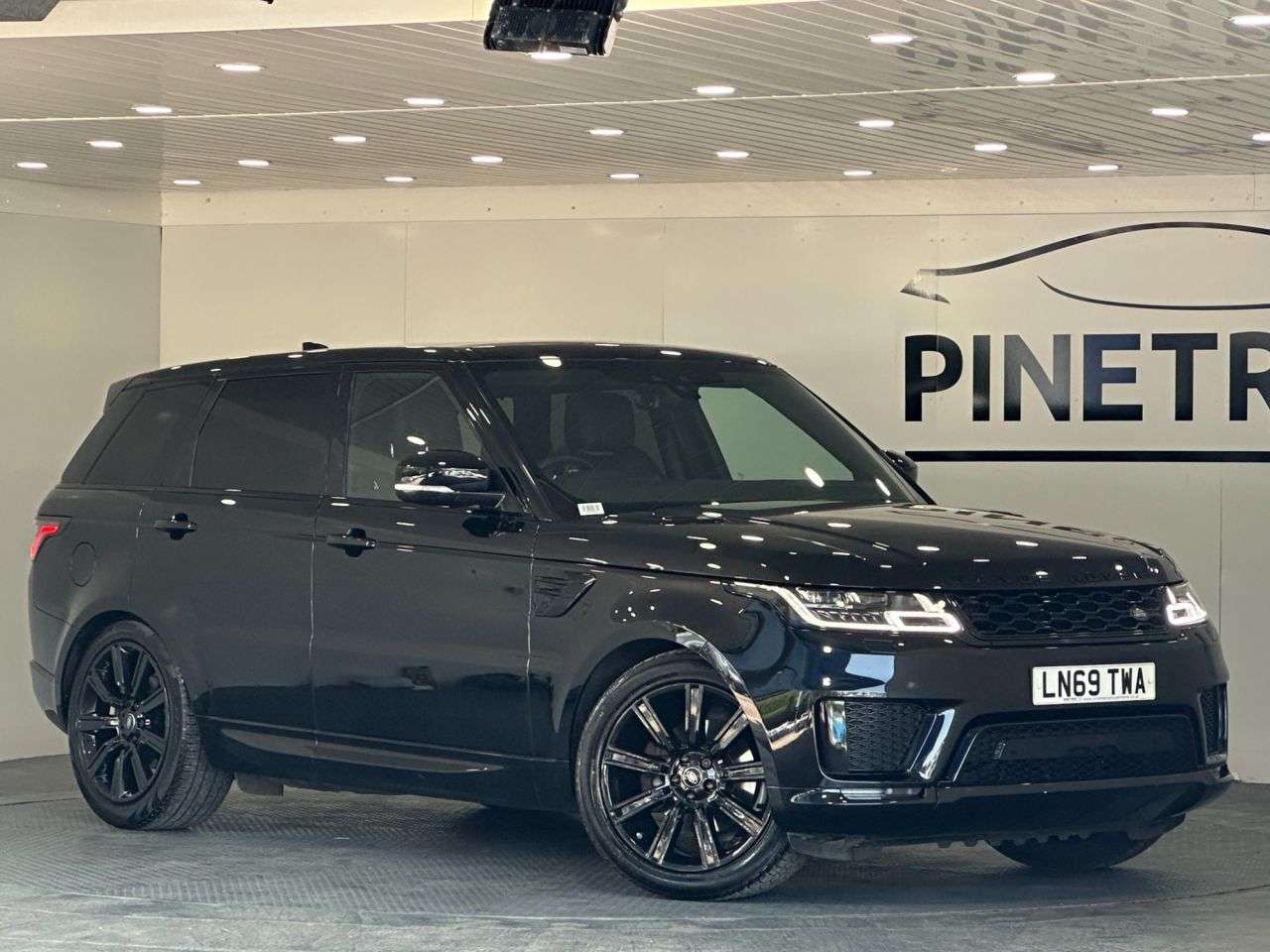A 2019 LAND ROVER RANGE ROVER SPORT 3.0 SD V6 HSE Dynamic SUV 5dr Diesel Auto 4WD Euro 6 (s/s) (306 ps) A 2019 LAND ROVER RANGE ROVER SPORT 3.0 SD V6 HSE Dynamic SUV 5dr Diesel Auto 4WD Euro 6 (s/s) (306 ps)