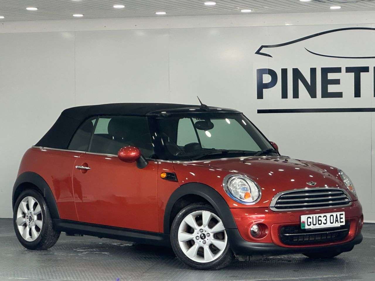 A 2013 MINI CONVERTIBLE 1.6 Cooper Convertible 2dr Petrol Manual Euro 6 (s/s) (122 ps) A 2013 MINI CONVERTIBLE 1.6 Cooper Convertible 2dr Petrol Manual Euro 6 (s/s) (122 ps)