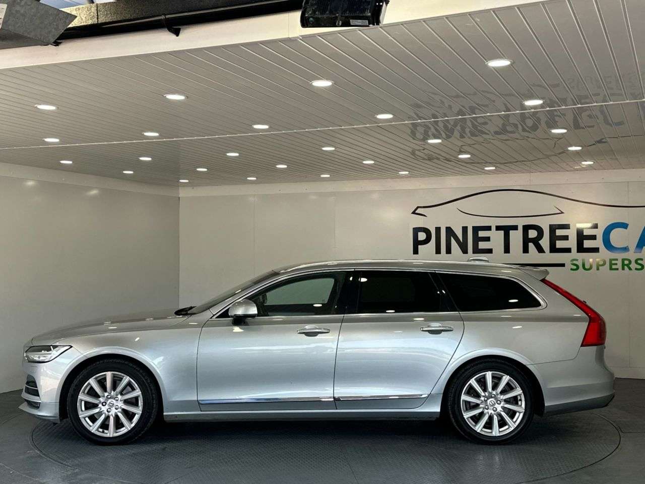 2017 VOLVO V90 2017 VOLVO V90