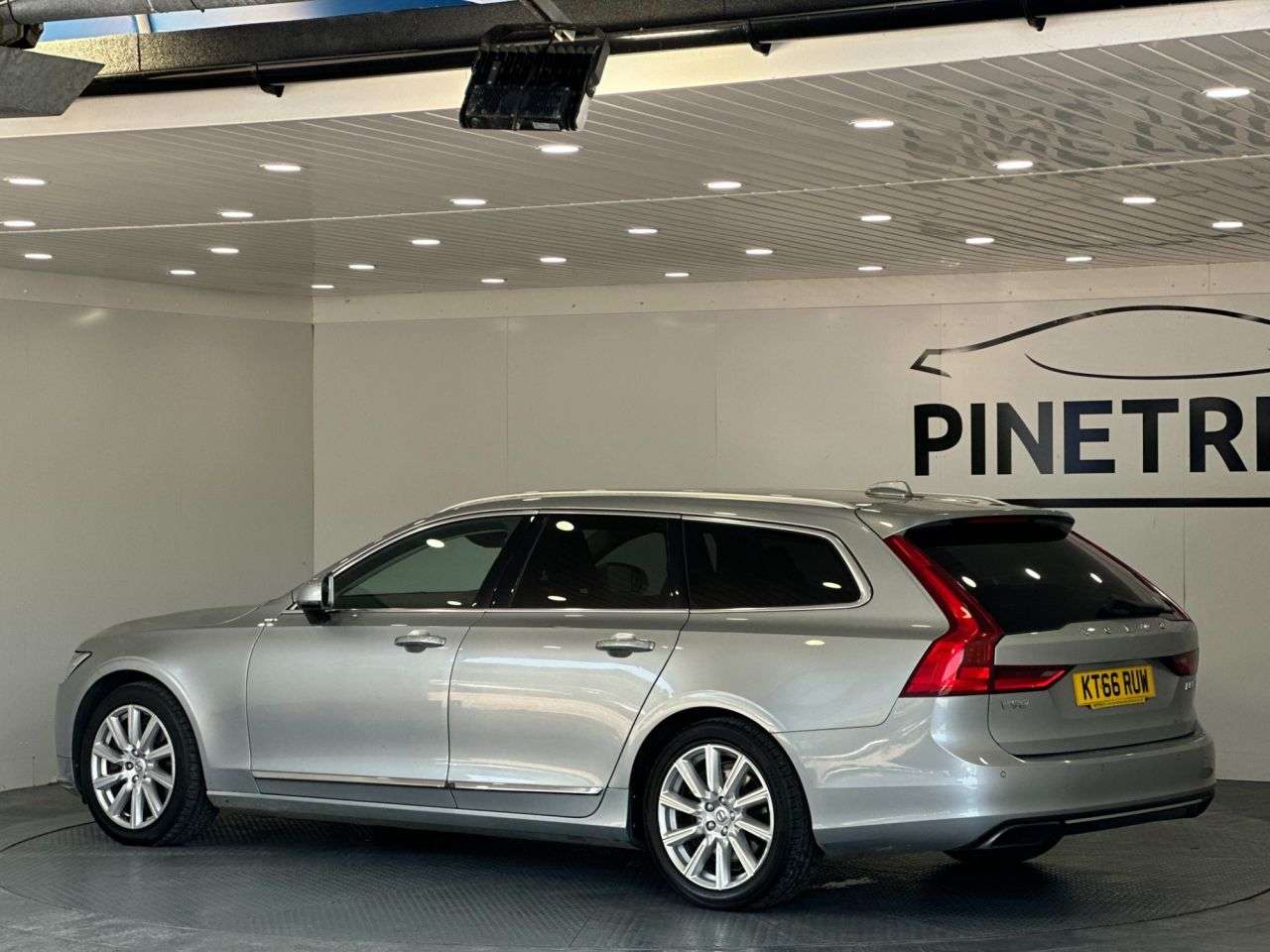 2017 VOLVO V90 2017 VOLVO V90