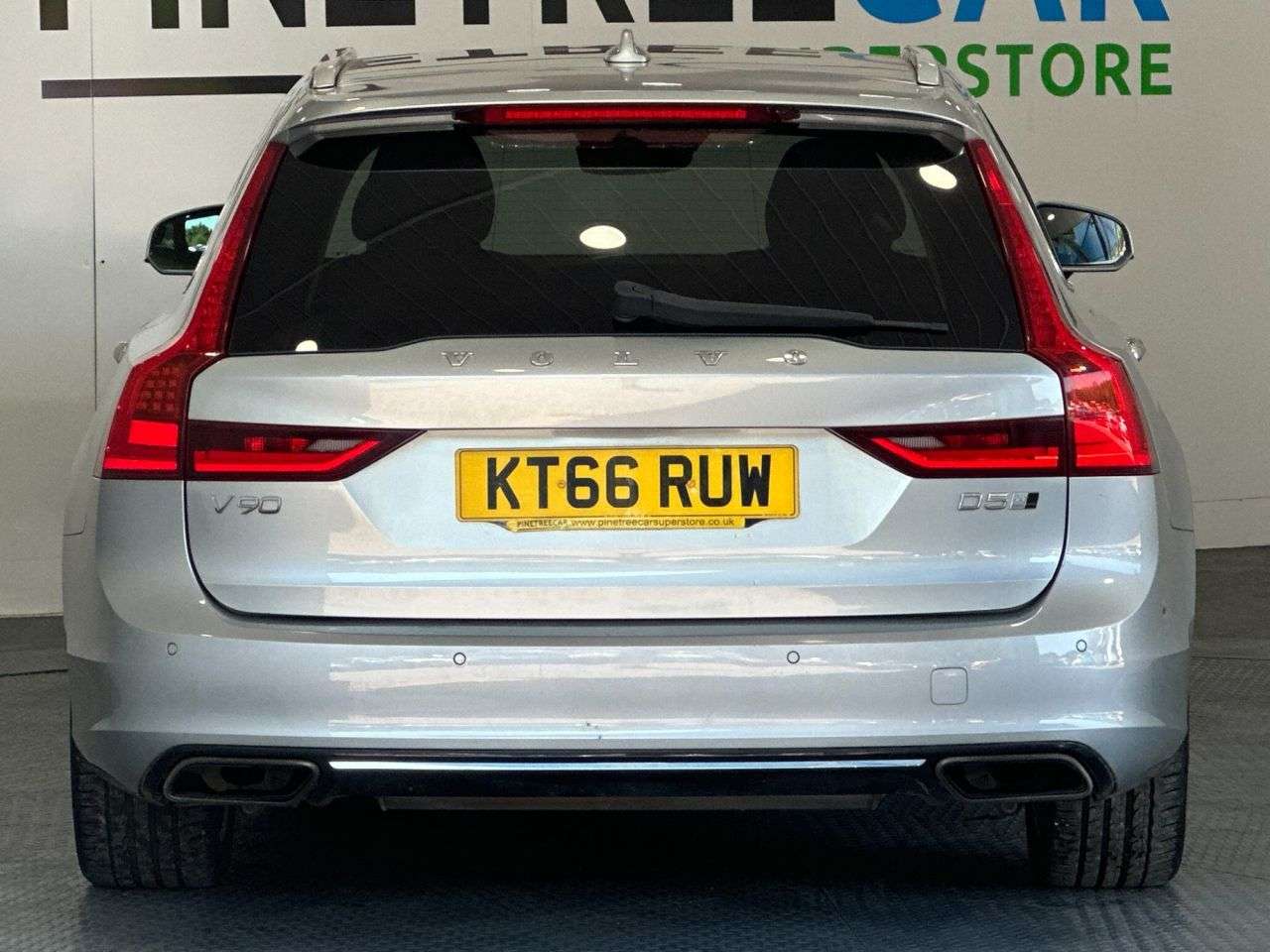 2017 VOLVO V90 2017 VOLVO V90
