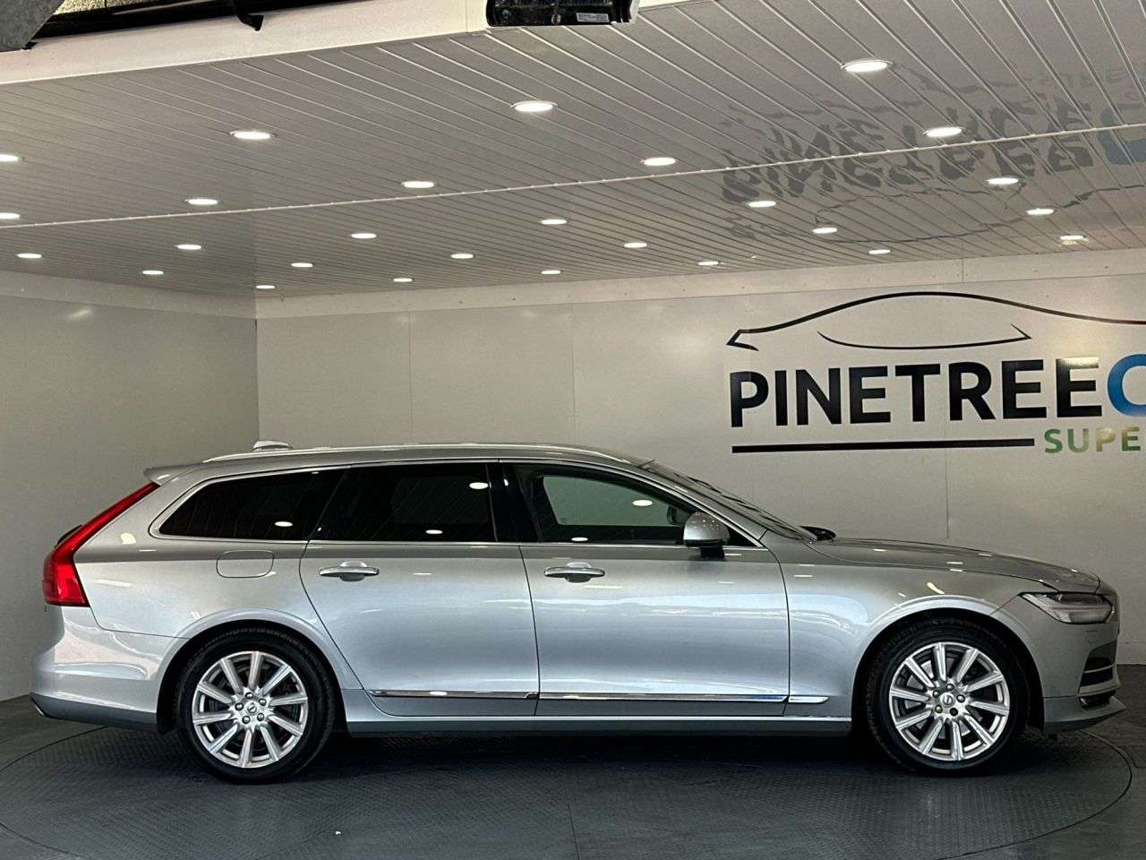 2017 VOLVO V90 2017 VOLVO V90