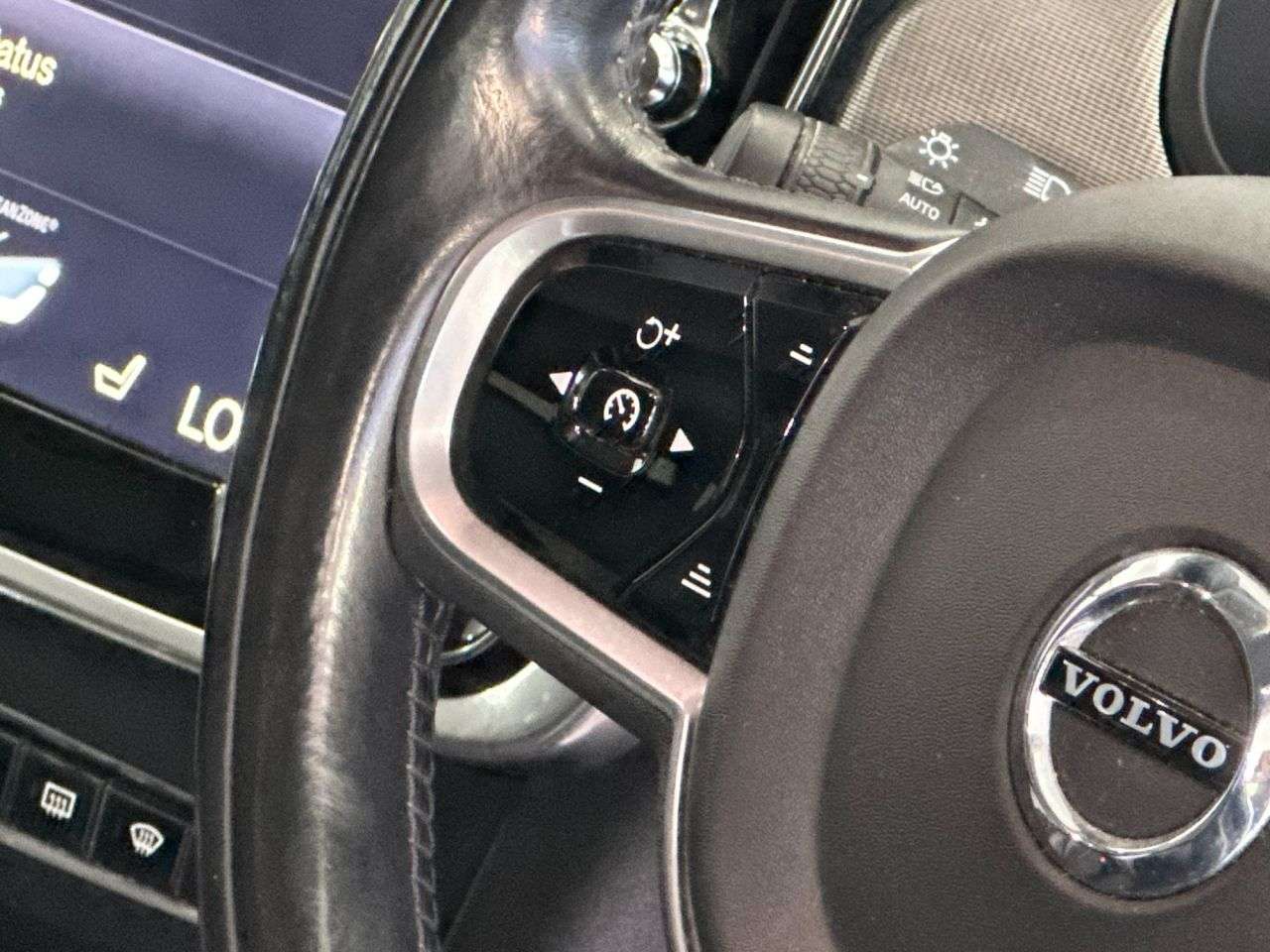 2017 VOLVO V90 2017 VOLVO V90