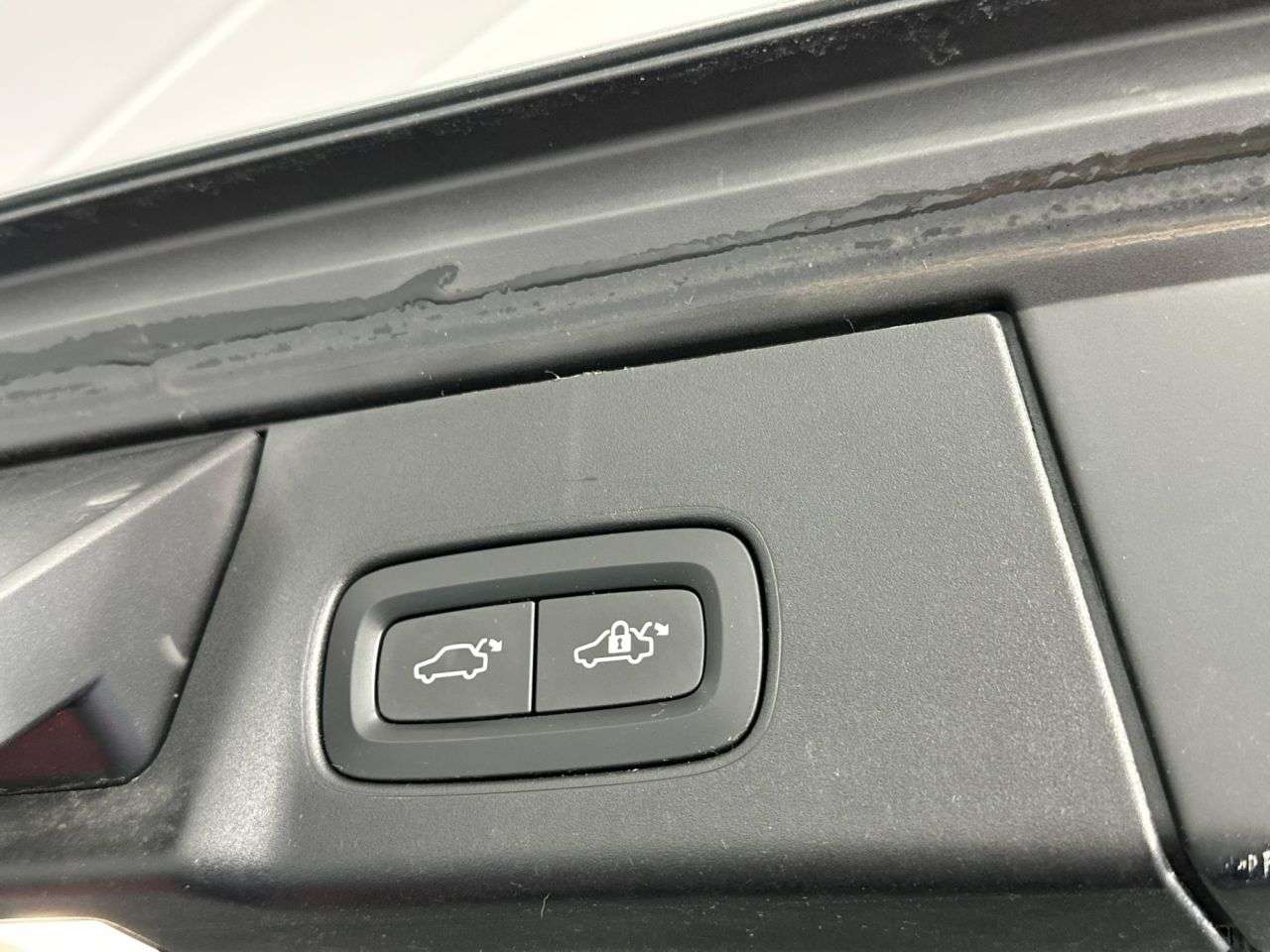 2017 VOLVO V90 2017 VOLVO V90