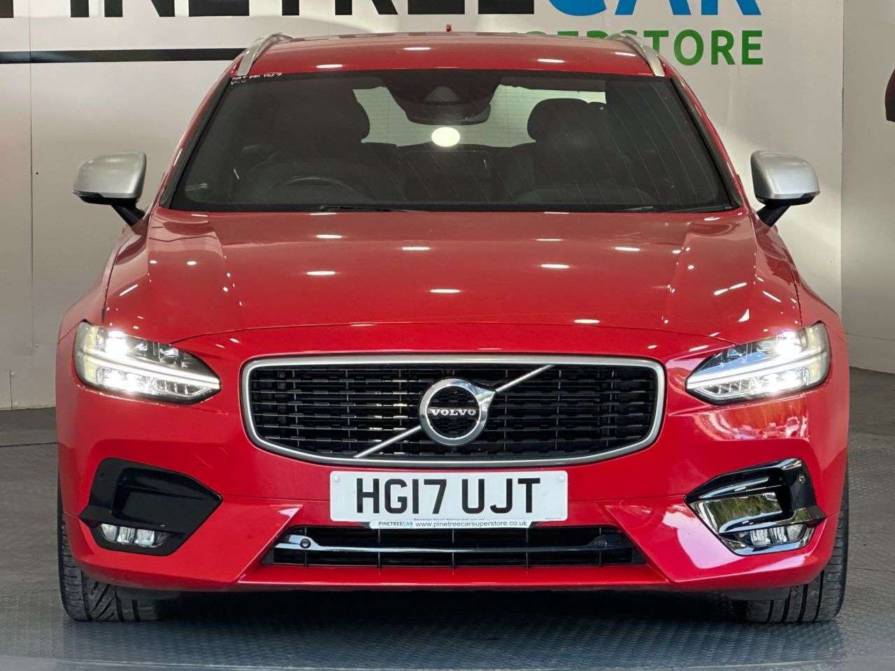 A 2017 VOLVO V90 2.0 D5 PowerPulse R-Design Estate 5dr Diesel Auto AWD Euro 6 (s/s) (235 ps) A 2017 VOLVO V90 2.0 D5 PowerPulse R-Design Estate 5dr Diesel Auto AWD Euro 6 (s/s) (235 ps)