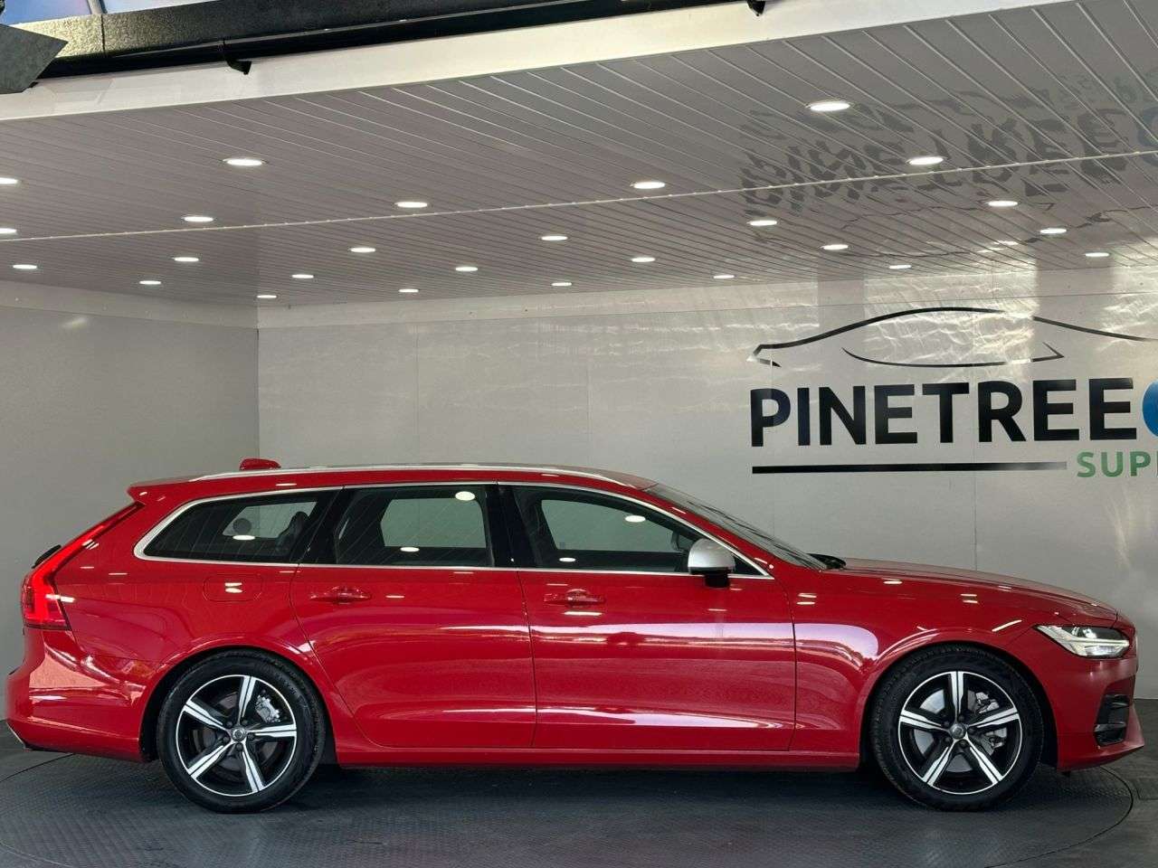2017 VOLVO V90 2017 VOLVO V90