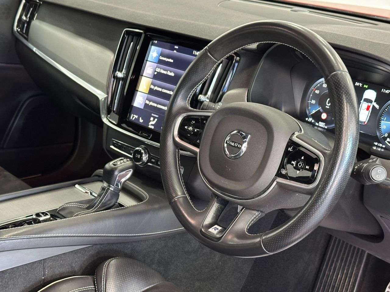 2017 VOLVO V90 2017 VOLVO V90