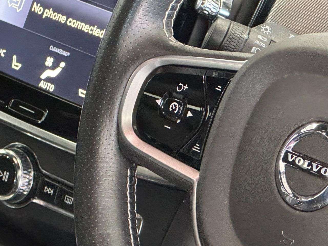 2017 VOLVO V90 2017 VOLVO V90