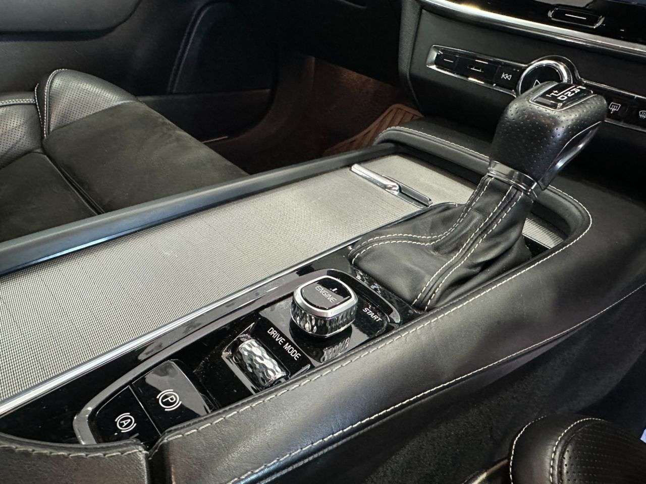 2017 VOLVO V90 2017 VOLVO V90