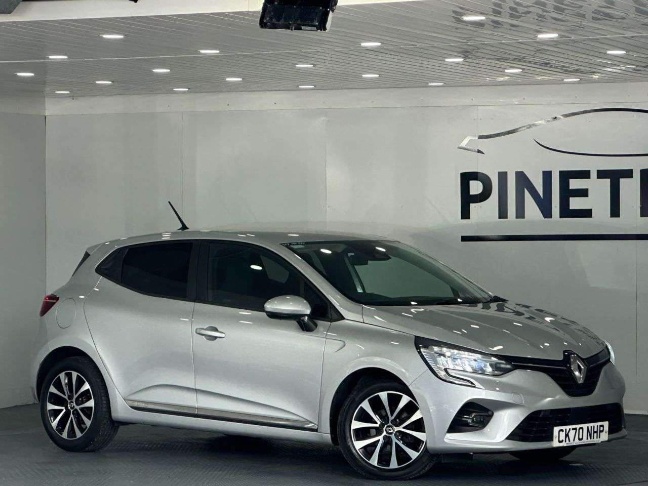 A 2020 RENAULT CLIO 1.0 TCe Iconic Hatchback 5dr Petrol Manual Euro 6 (s/s) (100 ps) A 2020 RENAULT CLIO 1.0 TCe Iconic Hatchback 5dr Petrol Manual Euro 6 (s/s) (100 ps)