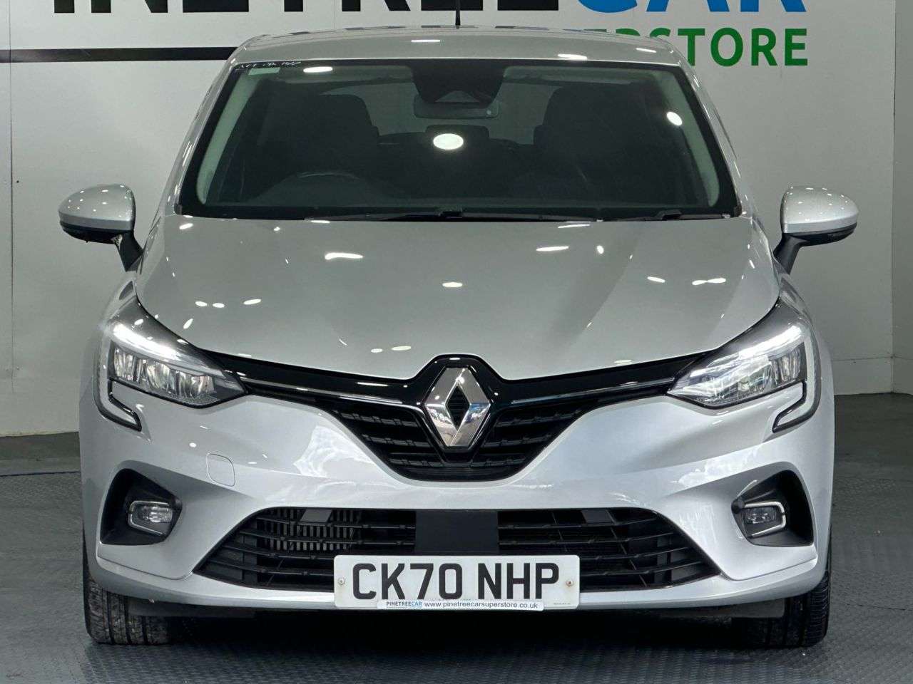 A 2020 RENAULT CLIO 1.0 TCe Iconic Hatchback 5dr Petrol Manual Euro 6 (s/s) (100 ps) A 2020 RENAULT CLIO 1.0 TCe Iconic Hatchback 5dr Petrol Manual Euro 6 (s/s) (100 ps)