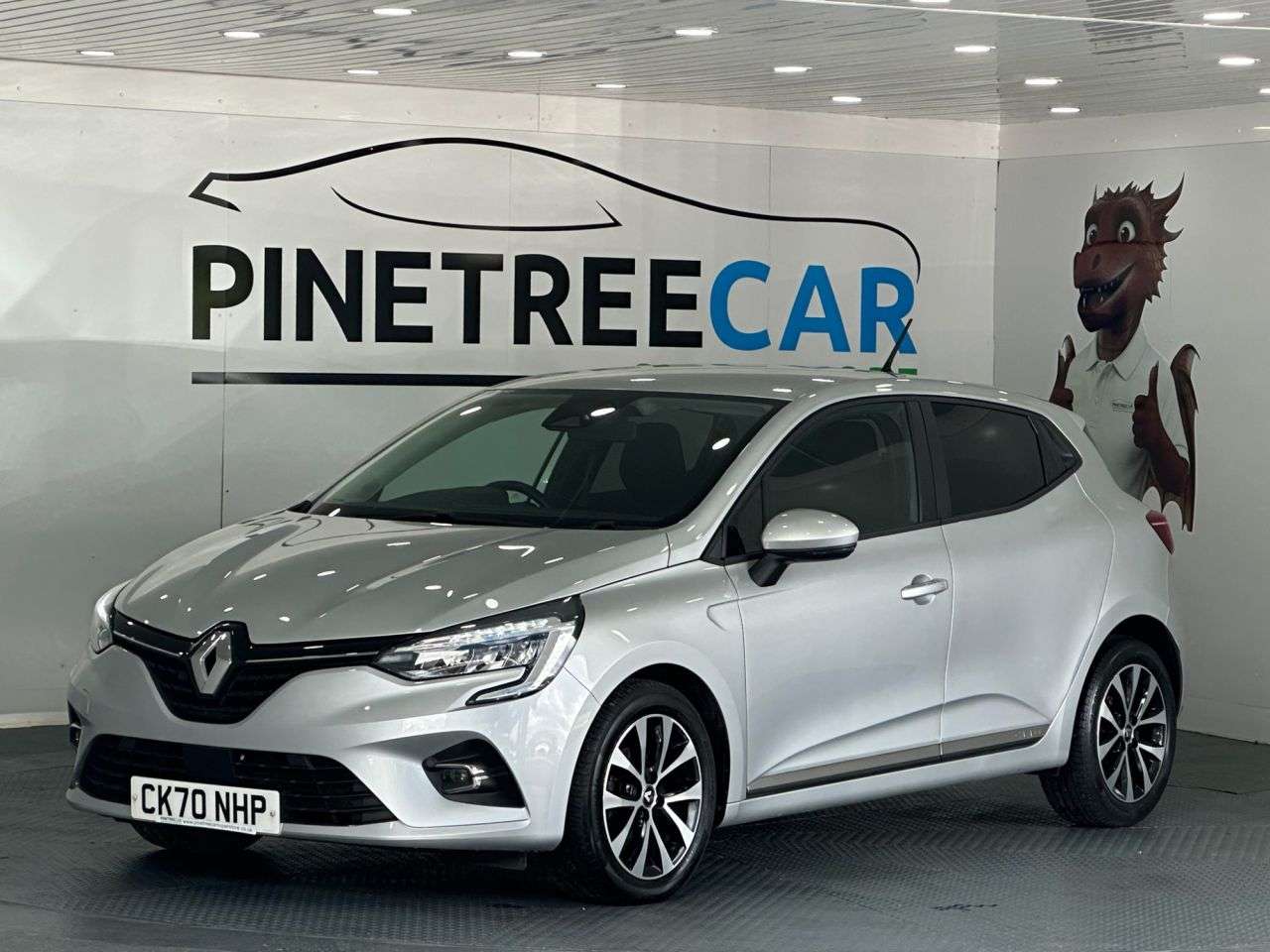 A 2020 RENAULT CLIO 1.0 TCe Iconic Hatchback 5dr Petrol Manual Euro 6 (s/s) (100 ps) A 2020 RENAULT CLIO 1.0 TCe Iconic Hatchback 5dr Petrol Manual Euro 6 (s/s) (100 ps)