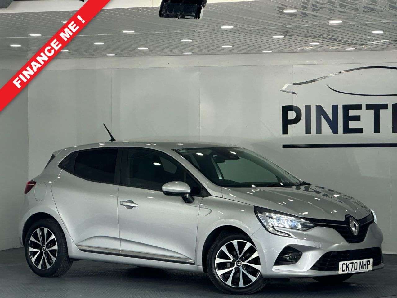 A 2020 RENAULT CLIO 1.0 TCe Iconic Hatchback 5dr Petrol Manual Euro 6 (s/s) (100 ps) A 2020 RENAULT CLIO 1.0 TCe Iconic Hatchback 5dr Petrol Manual Euro 6 (s/s) (100 ps)