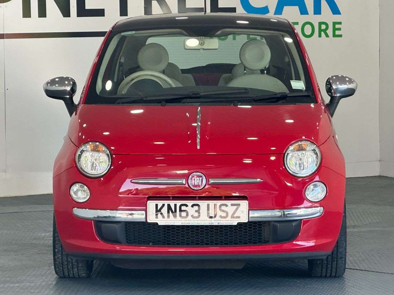 A 2013 FIAT 500 LOUNGE A 2013 FIAT 500 LOUNGE