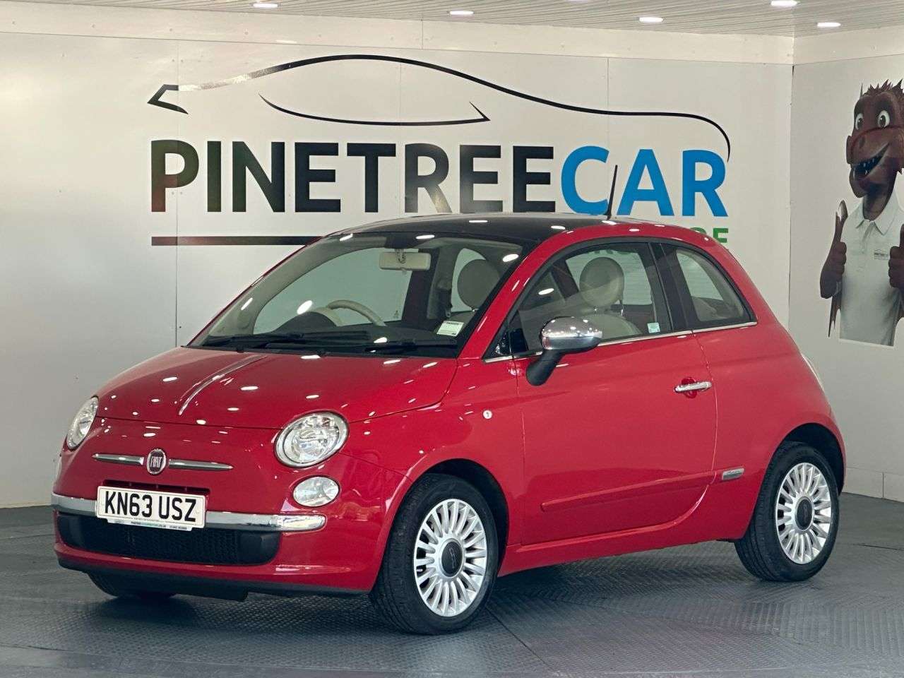 A 2013 FIAT 500 LOUNGE A 2013 FIAT 500 LOUNGE