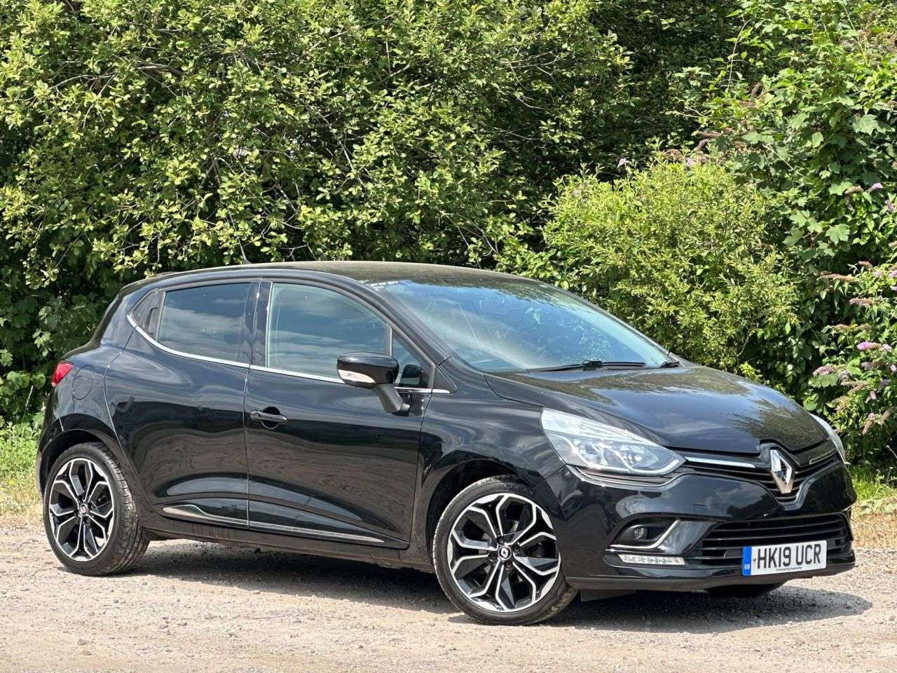 A 2019 RENAULT CLIO 0.9 TCe Iconic Hatchback 5dr Petrol Manual Euro 6 (s/s) (90 ps) A 2019 RENAULT CLIO 0.9 TCe Iconic Hatchback 5dr Petrol Manual Euro 6 (s/s) (90 ps)