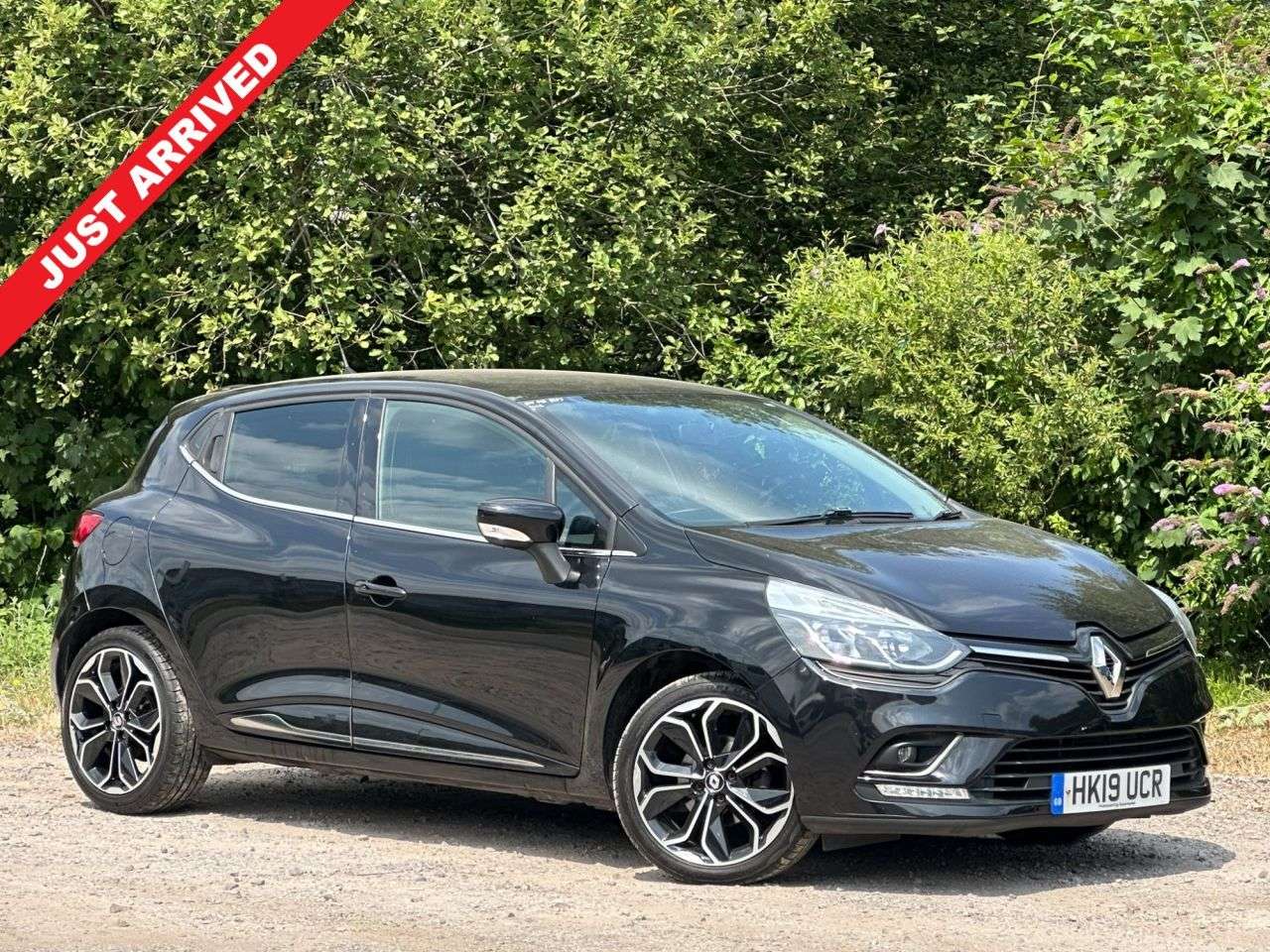 A 2019 RENAULT CLIO 0.9 TCe Iconic Hatchback 5dr Petrol Manual Euro 6 (s/s) (90 ps) A 2019 RENAULT CLIO 0.9 TCe Iconic Hatchback 5dr Petrol Manual Euro 6 (s/s) (90 ps)