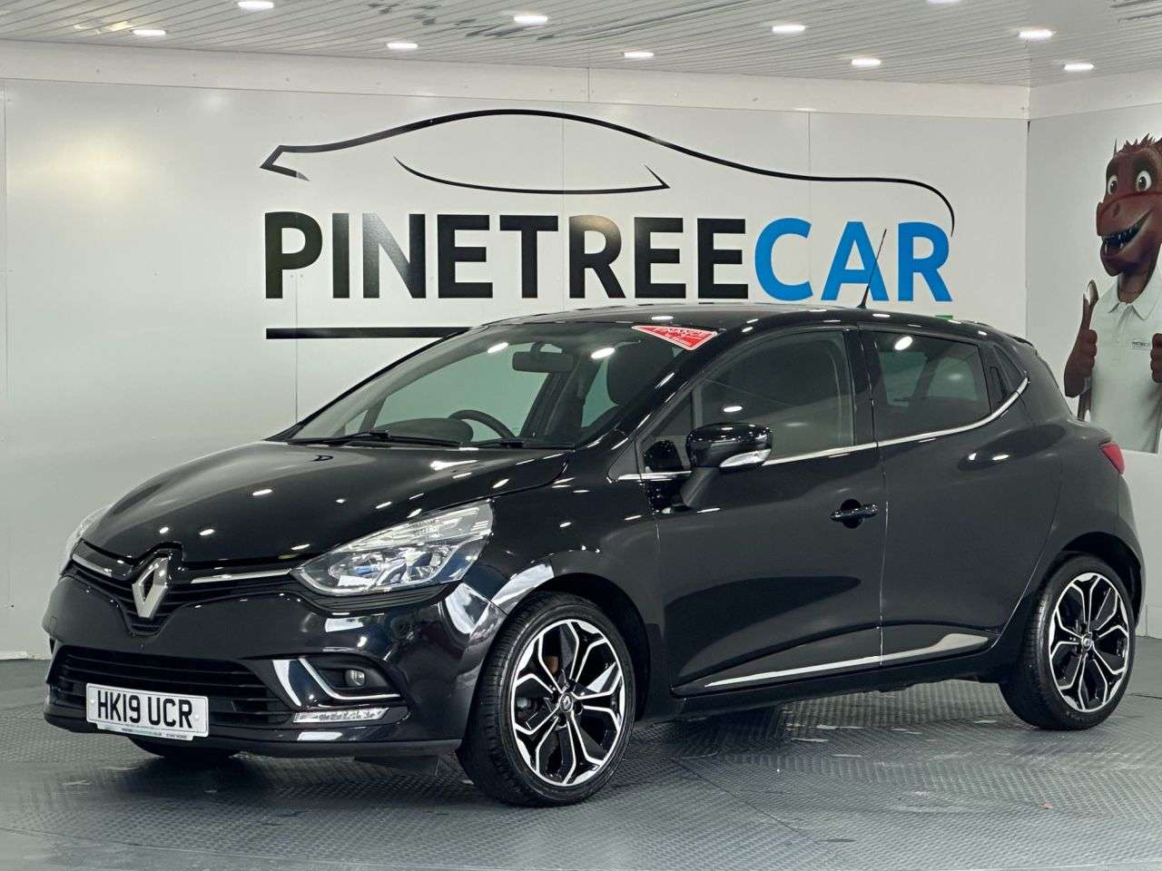 A 2019 RENAULT CLIO 0.9 TCe Iconic Hatchback 5dr Petrol Manual Euro 6 (s/s) (90 ps) A 2019 RENAULT CLIO 0.9 TCe Iconic Hatchback 5dr Petrol Manual Euro 6 (s/s) (90 ps)