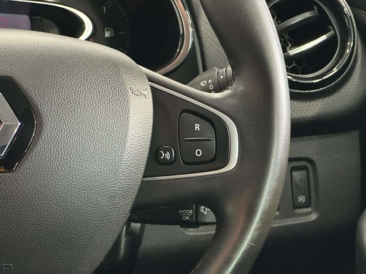 2019 RENAULT CLIO 2019 RENAULT CLIO