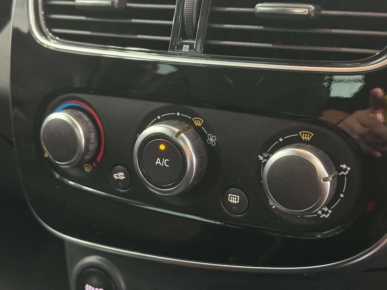 2019 RENAULT CLIO 2019 RENAULT CLIO