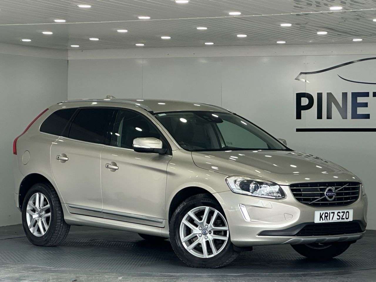A 2017 VOLVO XC60 2.4 D4 SE Lux Nav SUV 5dr Diesel Auto AWD Euro 6 (s/s) (190 ps) A 2017 VOLVO XC60 2.4 D4 SE Lux Nav SUV 5dr Diesel Auto AWD Euro 6 (s/s) (190 ps)