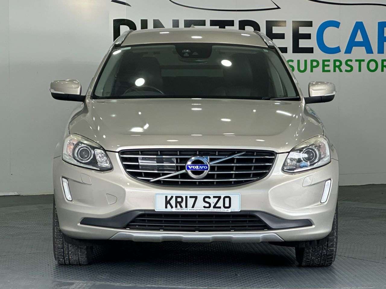 A 2017 VOLVO XC60 2.4 D4 SE Lux Nav SUV 5dr Diesel Auto AWD Euro 6 (s/s) (190 ps) A 2017 VOLVO XC60 2.4 D4 SE Lux Nav SUV 5dr Diesel Auto AWD Euro 6 (s/s) (190 ps)