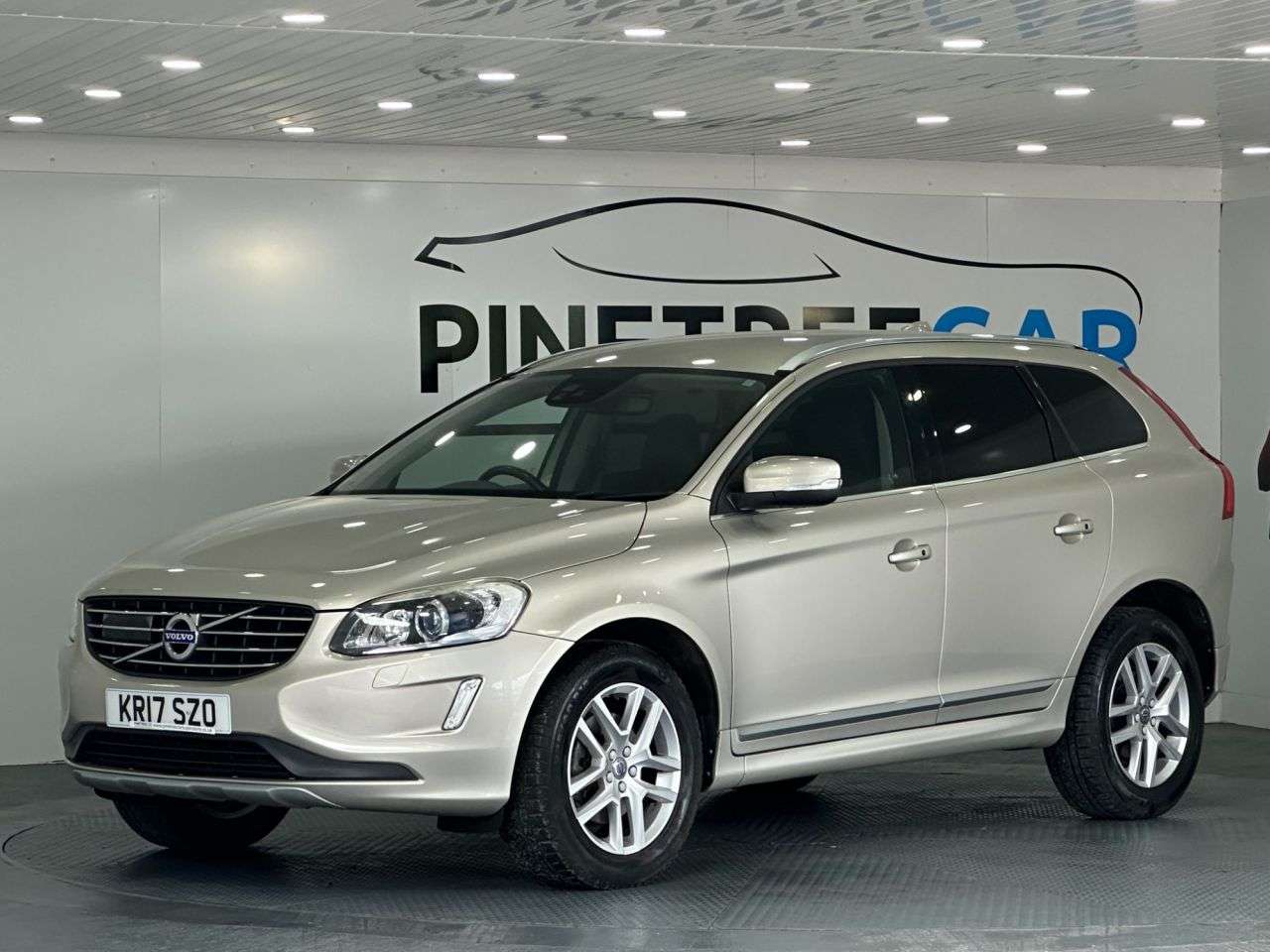 A 2017 VOLVO XC60 2.4 D4 SE Lux Nav SUV 5dr Diesel Auto AWD Euro 6 (s/s) (190 ps) A 2017 VOLVO XC60 2.4 D4 SE Lux Nav SUV 5dr Diesel Auto AWD Euro 6 (s/s) (190 ps)