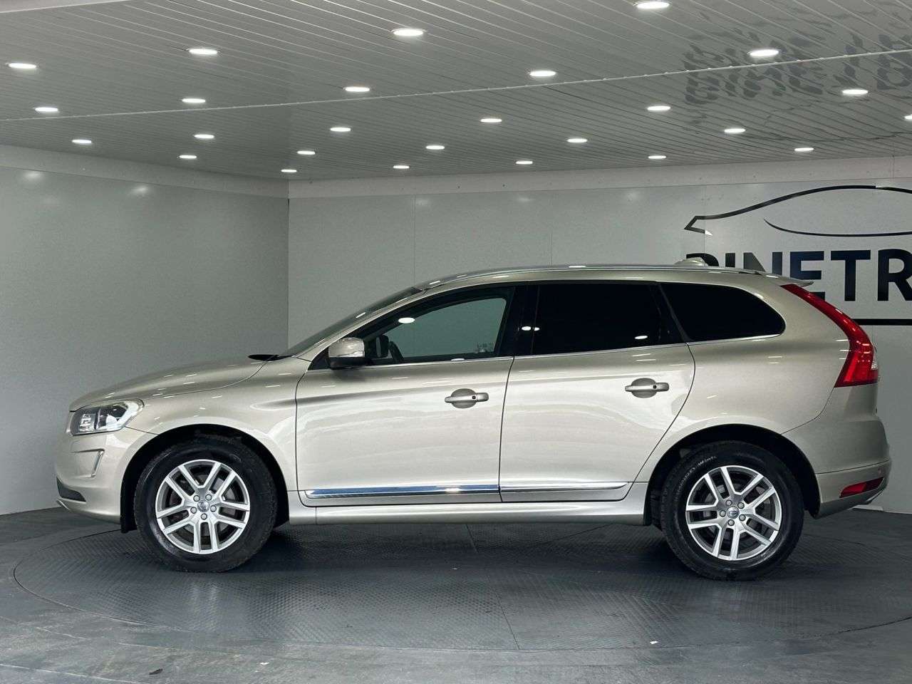 2017 VOLVO XC60 2017 VOLVO XC60