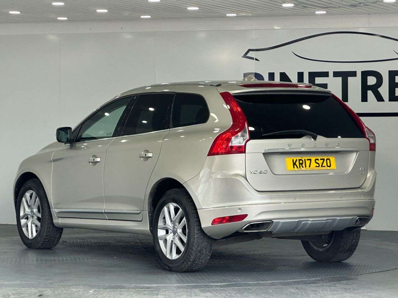 2017 VOLVO XC60 2017 VOLVO XC60