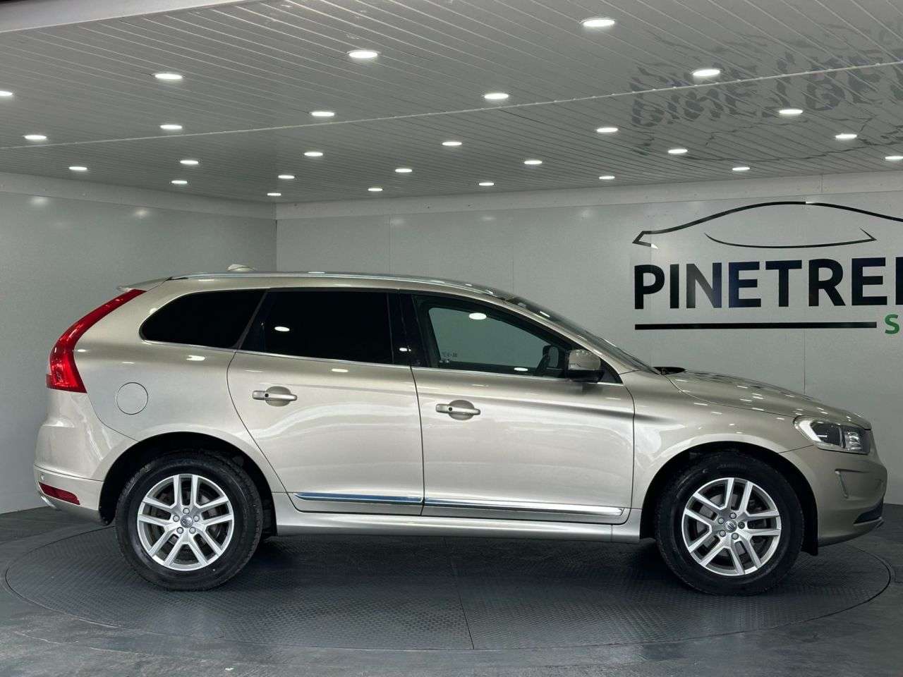 2017 VOLVO XC60 2017 VOLVO XC60