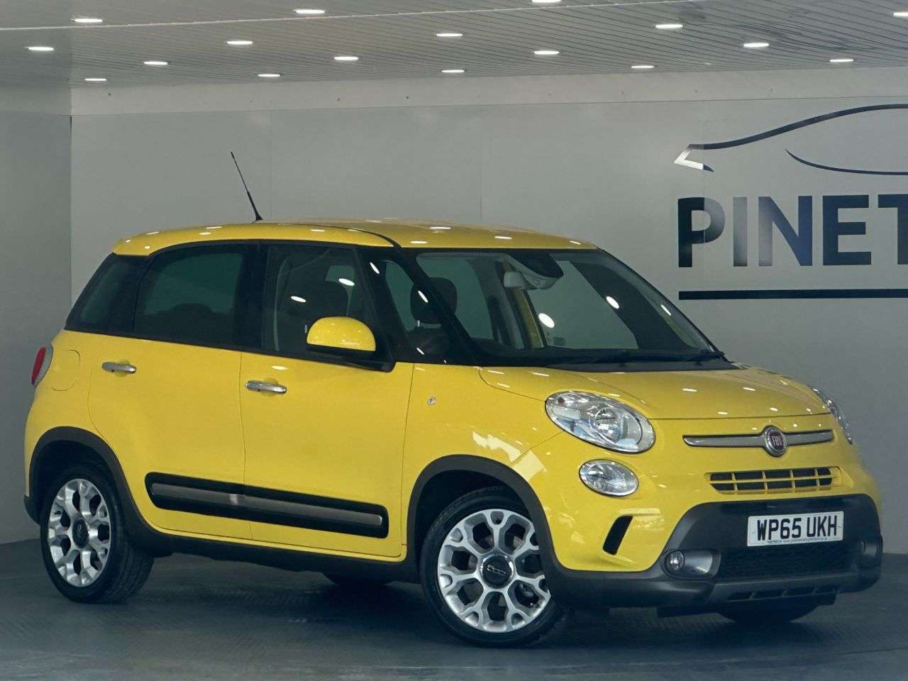 A 2015 FIAT 500L 1.3 MultiJet Trekking MPV 5dr Diesel Manual Euro 6 (s/s) (95 ps) A 2015 FIAT 500L 1.3 MultiJet Trekking MPV 5dr Diesel Manual Euro 6 (s/s) (95 ps)