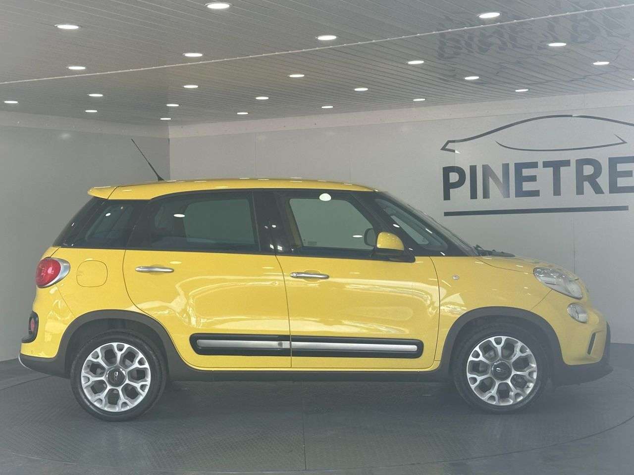 2015 FIAT 500L 2015 FIAT 500L