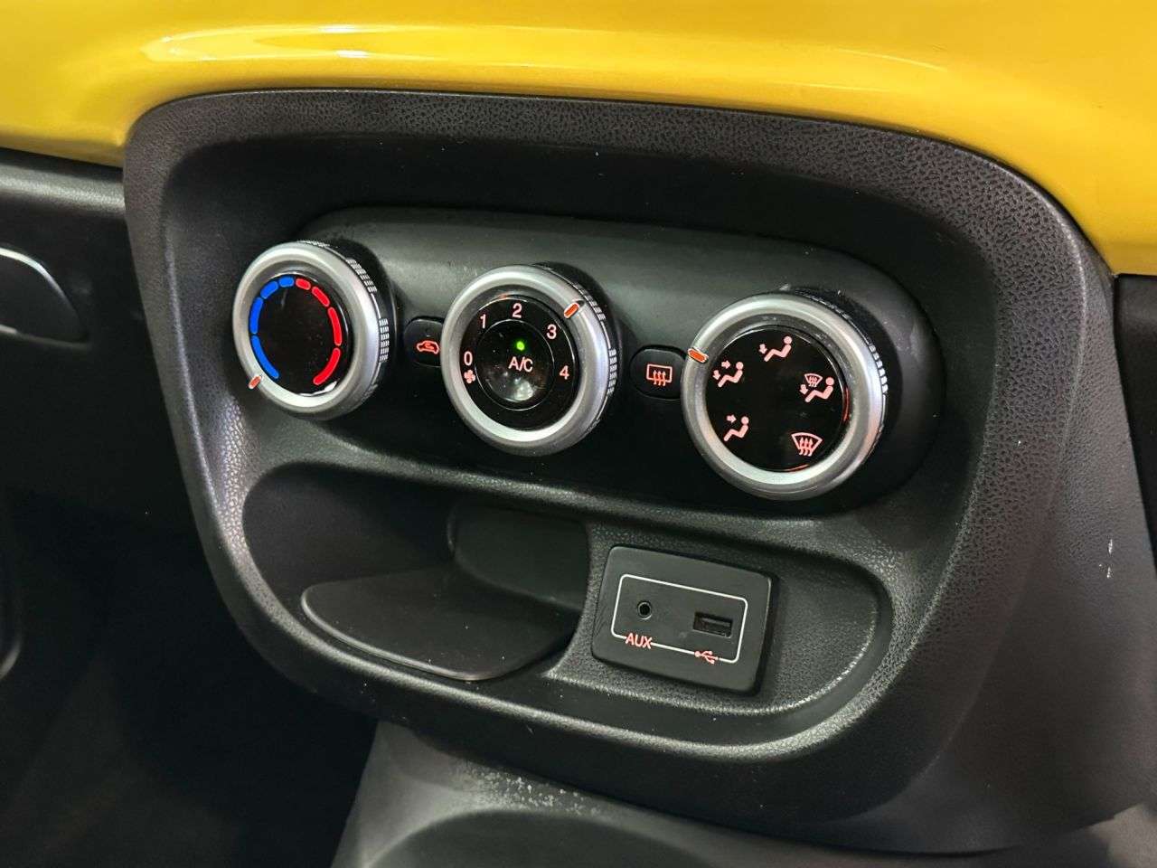 2015 FIAT 500L 2015 FIAT 500L
