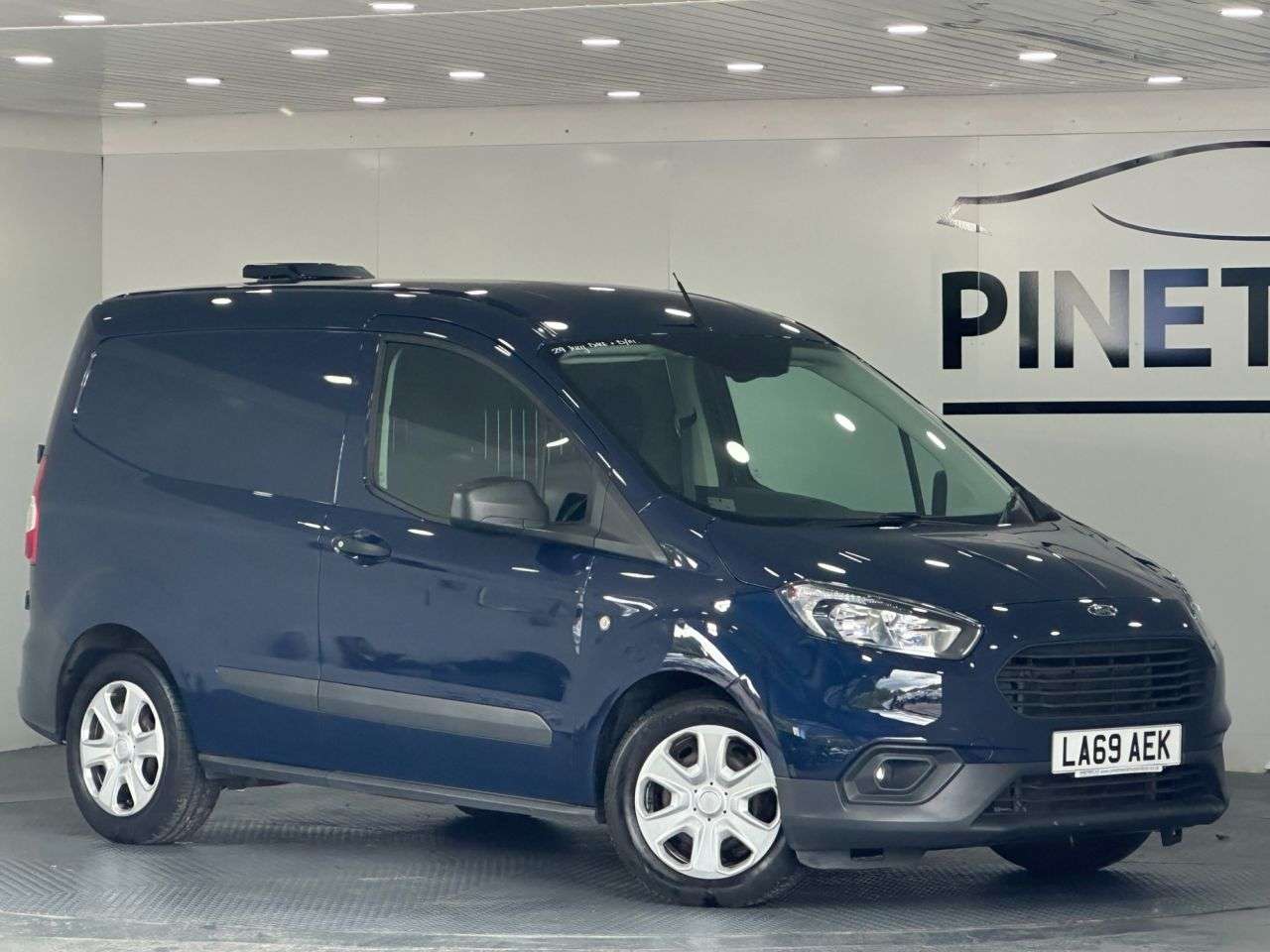 A 2019 FORD TRANSIT COURIER 1.0 EcoBoost Trend Panel Van 5dr Petrol Manual L1 Euro 6 (100 ps) A 2019 FORD TRANSIT COURIER 1.0 EcoBoost Trend Panel Van 5dr Petrol Manual L1 Euro 6 (100 ps)