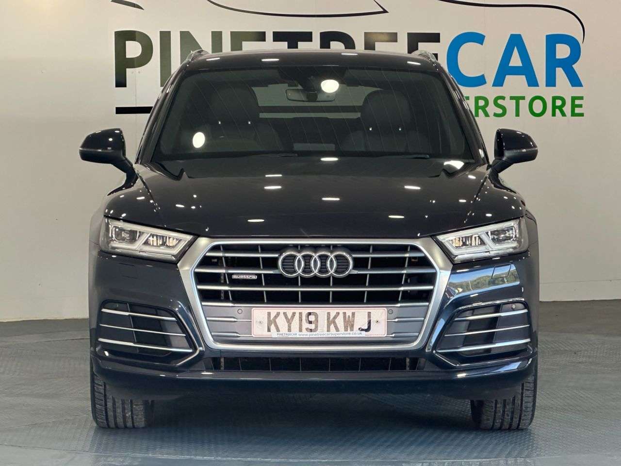 A 2019 AUDI Q5 2.0 TDI 40 S line SUV 5dr Diesel S Tronic quattro Euro 6 (s/s) (190 ps) A 2019 AUDI Q5 2.0 TDI 40 S line SUV 5dr Diesel S Tronic quattro Euro 6 (s/s) (190 ps)