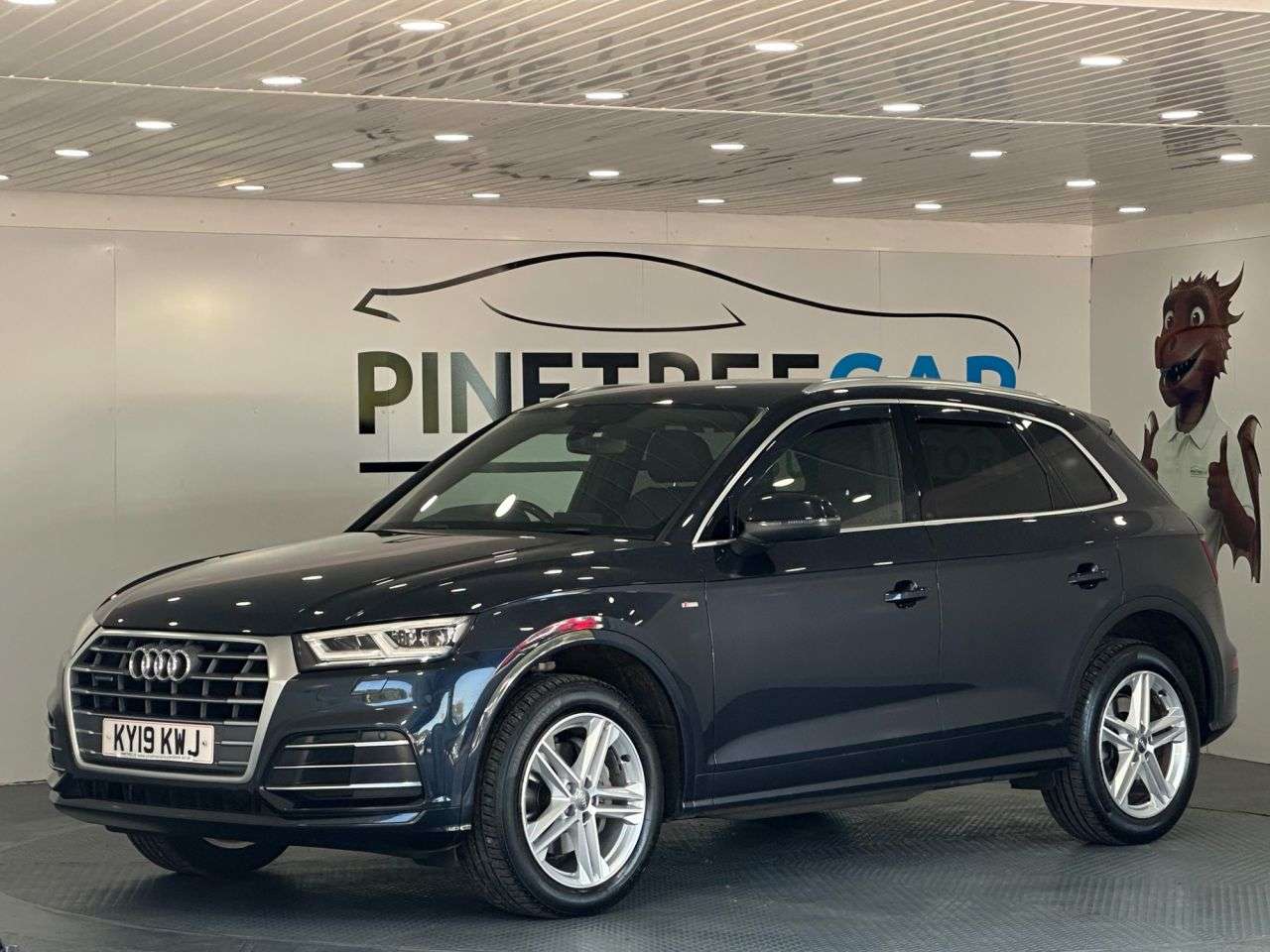 A 2019 AUDI Q5 2.0 TDI 40 S line SUV 5dr Diesel S Tronic quattro Euro 6 (s/s) (190 ps) A 2019 AUDI Q5 2.0 TDI 40 S line SUV 5dr Diesel S Tronic quattro Euro 6 (s/s) (190 ps)