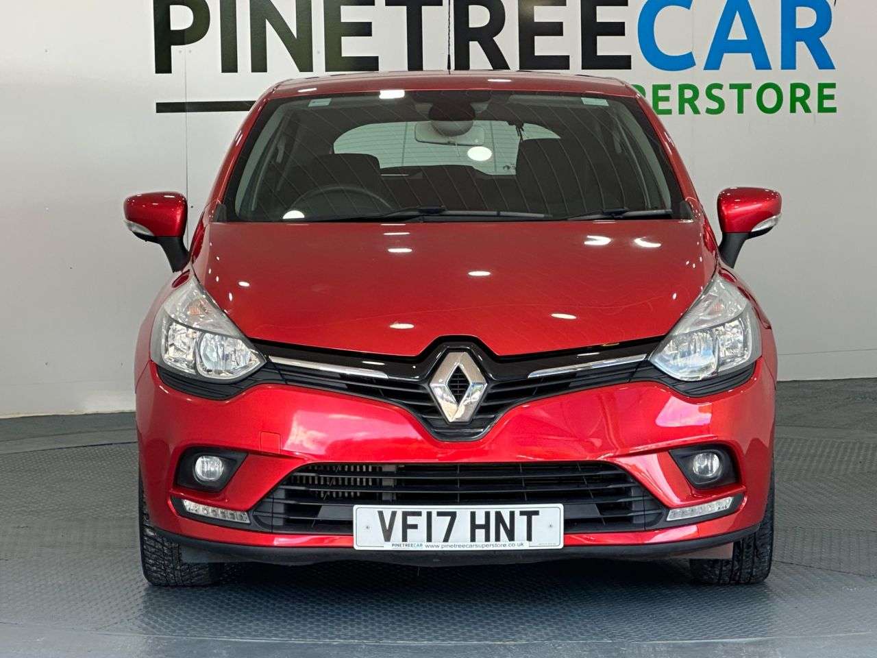 A 2017 RENAULT CLIO 0.9 TCe Dynamique Nav Hatchback 5dr Petrol Manual Euro 6 (s/s) (90 ps) A 2017 RENAULT CLIO 0.9 TCe Dynamique Nav Hatchback 5dr Petrol Manual Euro 6 (s/s) (90 ps)