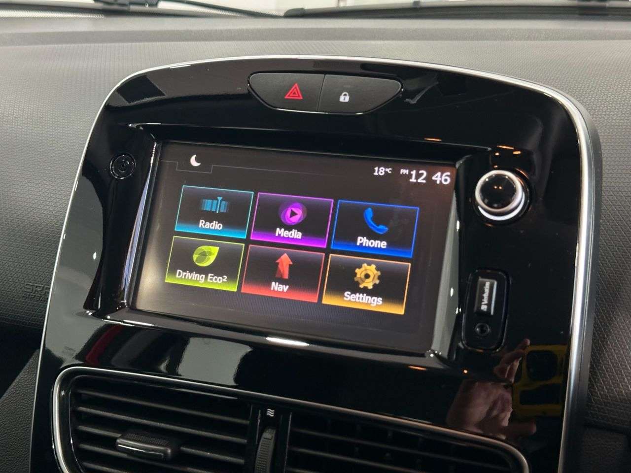 2017 RENAULT CLIO 2017 RENAULT CLIO