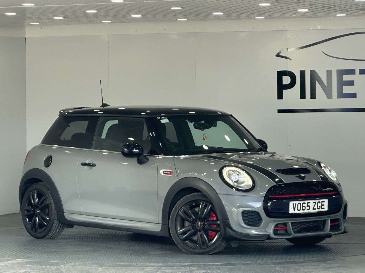 A 2015 MINI MINI JOHN COOPER WORKS A 2015 MINI MINI JOHN COOPER WORKS
