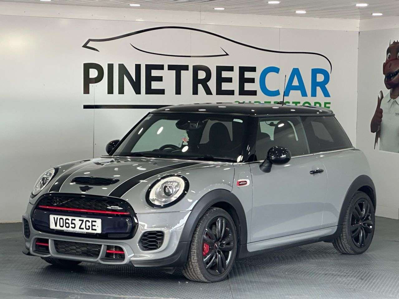 A 2015 MINI MINI JOHN COOPER WORKS A 2015 MINI MINI JOHN COOPER WORKS
