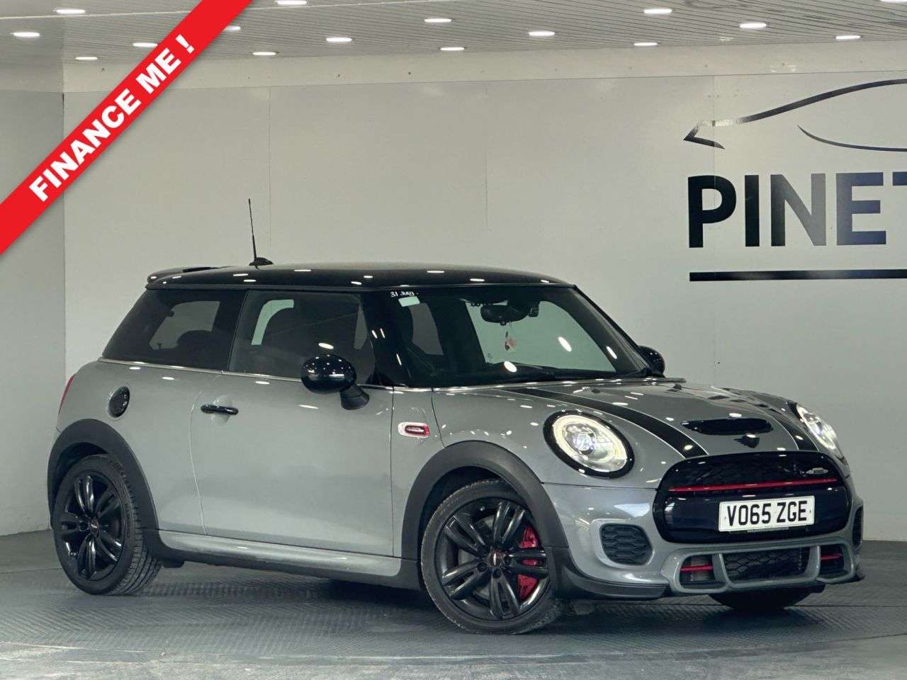A 2015 MINI MINI JOHN COOPER WORKS A 2015 MINI MINI JOHN COOPER WORKS