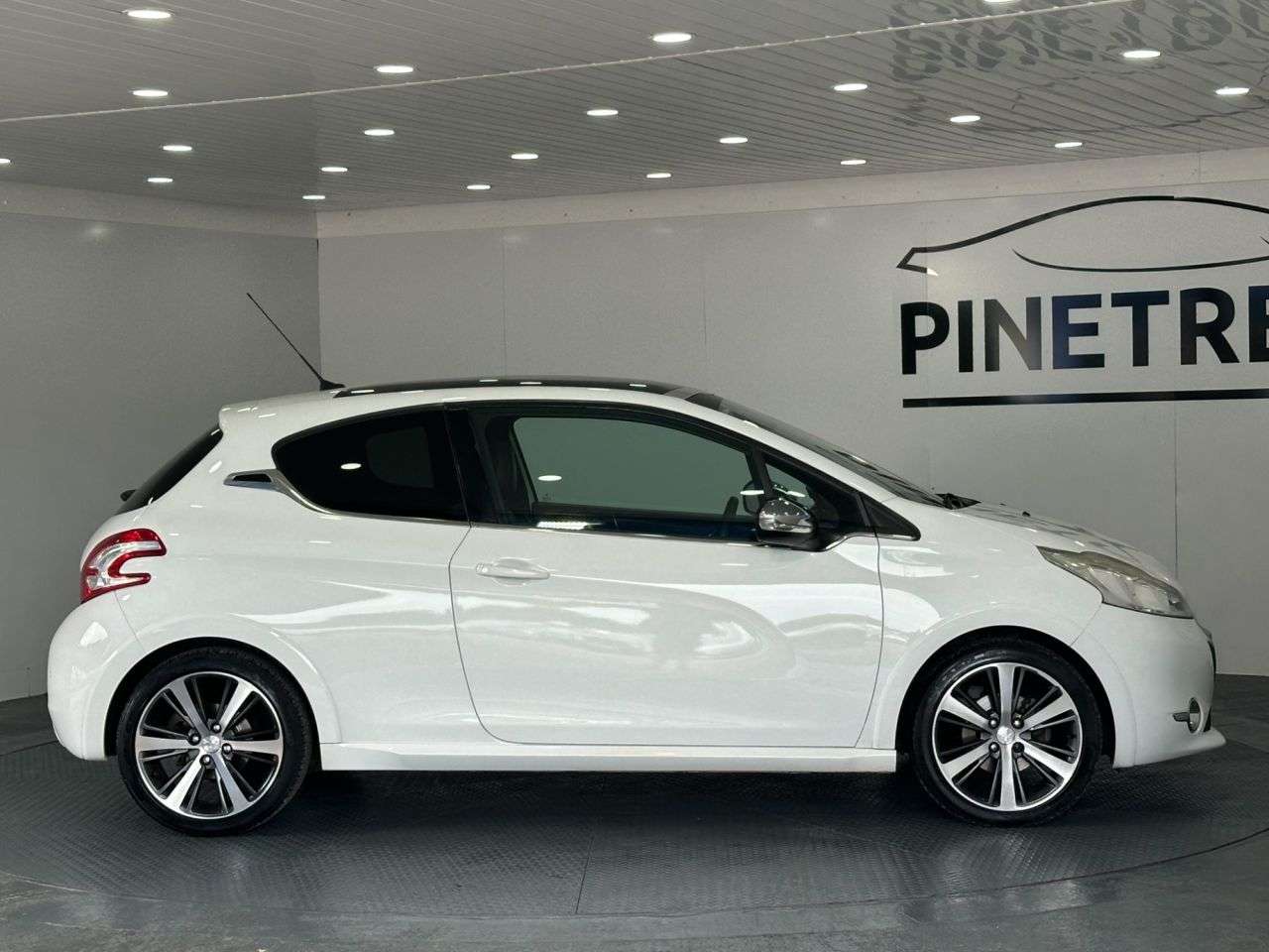 2014 PEUGEOT 208 2014 PEUGEOT 208
