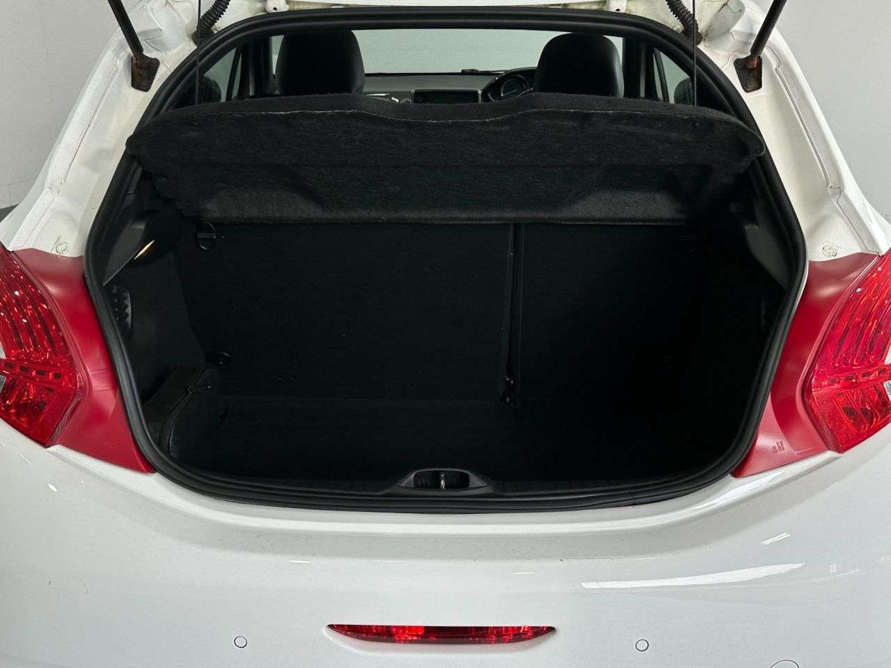 2014 PEUGEOT 208 2014 PEUGEOT 208