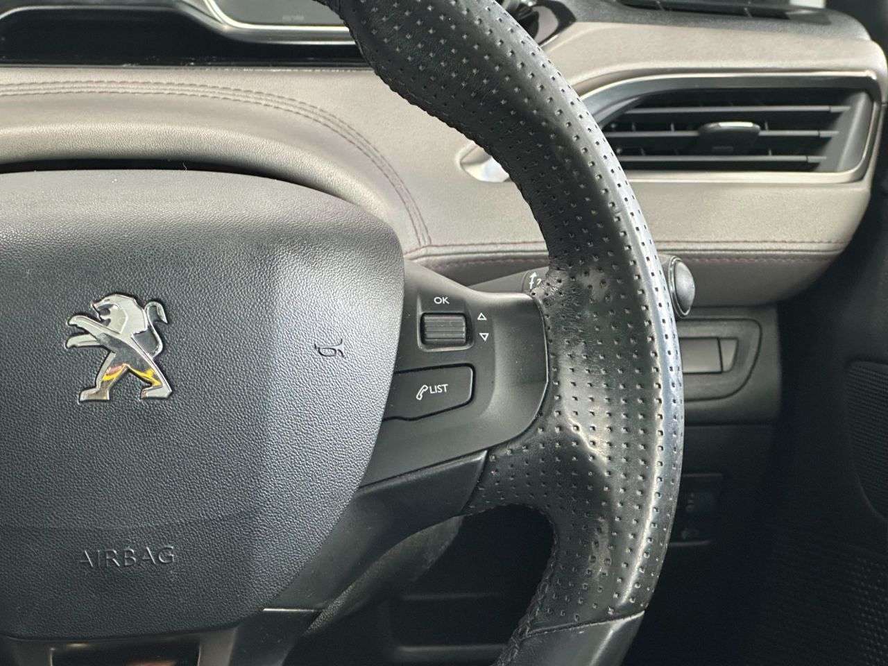 2014 PEUGEOT 208 2014 PEUGEOT 208