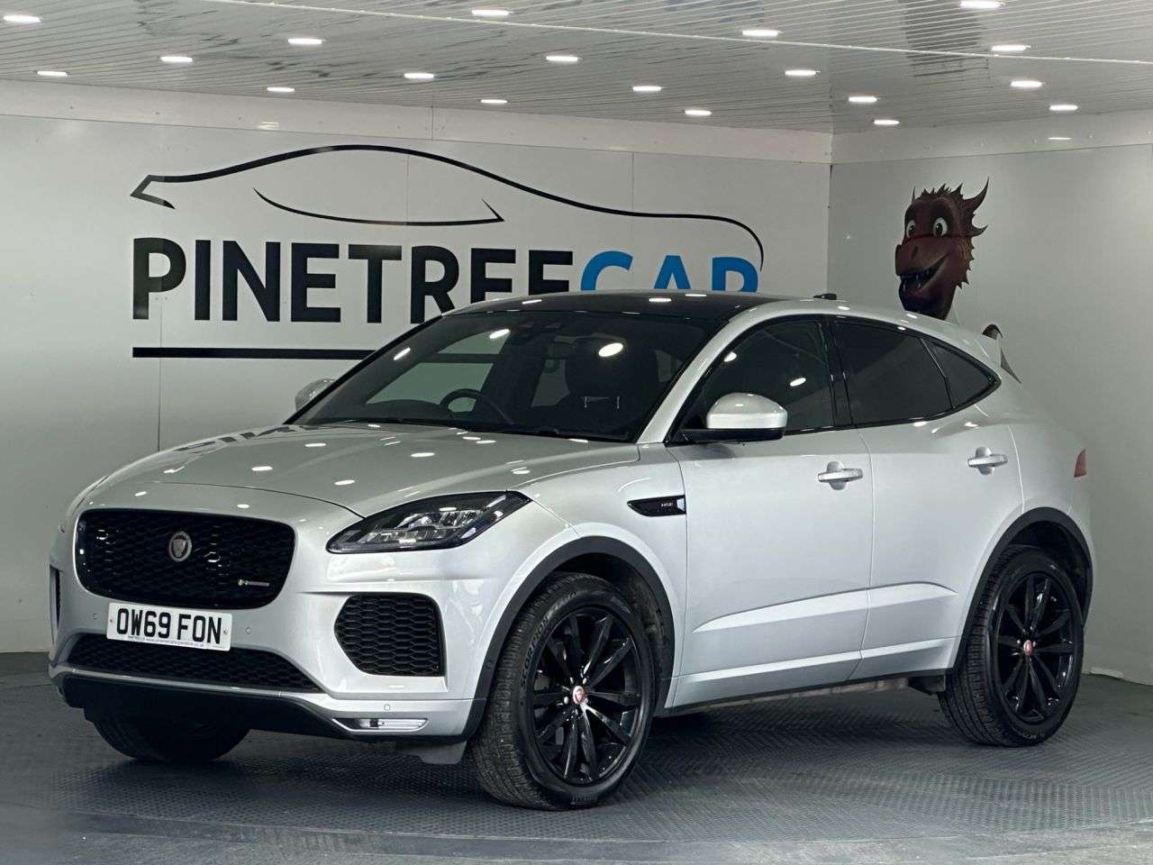 A 2020 JAGUAR E-PACE 2.0 D180 R-Dynamic HSE SUV 5dr Diesel Auto AWD Euro 6 (s/s) (180 ps) A 2020 JAGUAR E-PACE 2.0 D180 R-Dynamic HSE SUV 5dr Diesel Auto AWD Euro 6 (s/s) (180 ps)