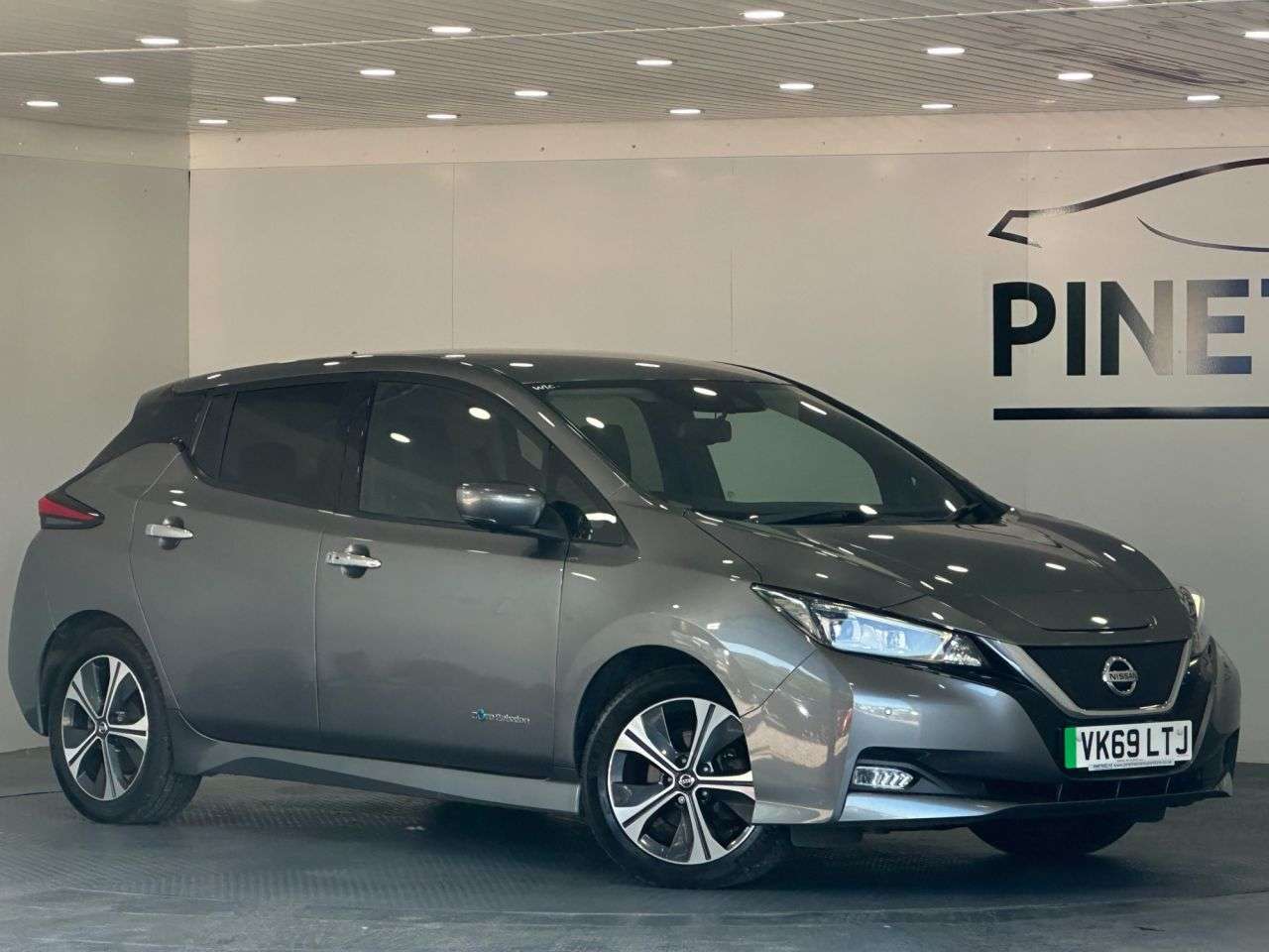 A 2019 NISSAN LEAF 40kWh Tekna Hatchback 5dr Electric Auto (150 ps) A 2019 NISSAN LEAF 40kWh Tekna Hatchback 5dr Electric Auto (150 ps)
