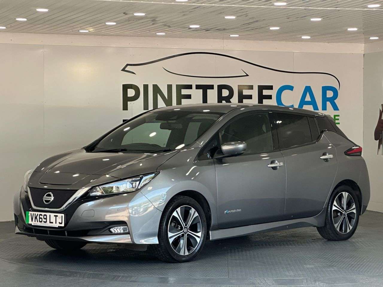 A 2019 NISSAN LEAF 40kWh Tekna Hatchback 5dr Electric Auto (150 ps) A 2019 NISSAN LEAF 40kWh Tekna Hatchback 5dr Electric Auto (150 ps)