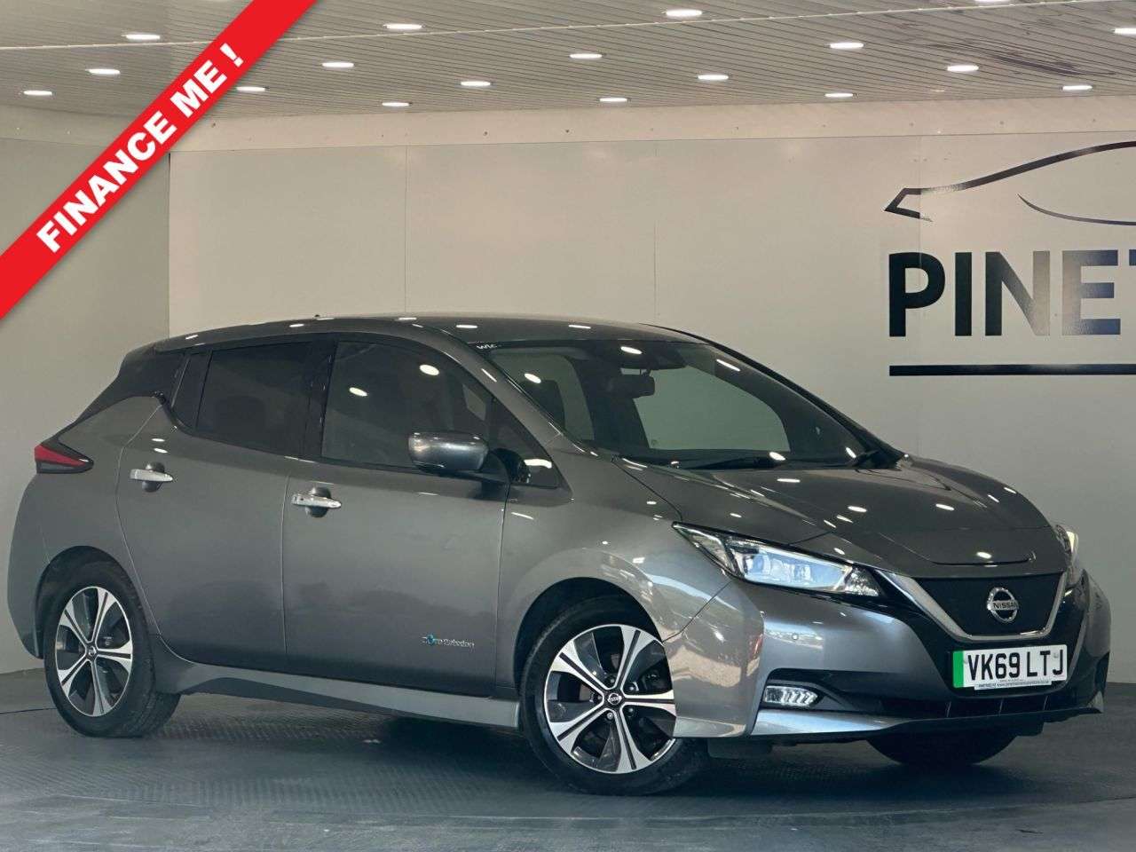 A 2019 NISSAN LEAF 40kWh Tekna Hatchback 5dr Electric Auto (150 ps) A 2019 NISSAN LEAF 40kWh Tekna Hatchback 5dr Electric Auto (150 ps)