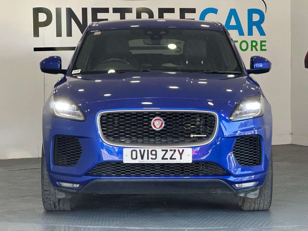 A 2019 JAGUAR E-PACE 2.0 D180 R-Dynamic SE SUV 5dr Diesel Auto AWD Euro 6 (s/s) (180 ps) A 2019 JAGUAR E-PACE 2.0 D180 R-Dynamic SE SUV 5dr Diesel Auto AWD Euro 6 (s/s) (180 ps)